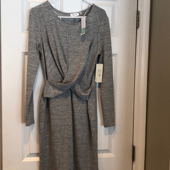 stitch fix Dresses & Skirts - NWT Beautiful flattering stitch fix gray dress